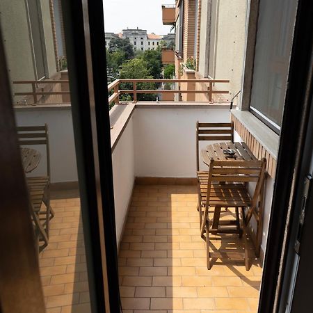 Elegante Bilocale In De Angeli - Piazzale Siena Apartment Milan Bagian luar foto