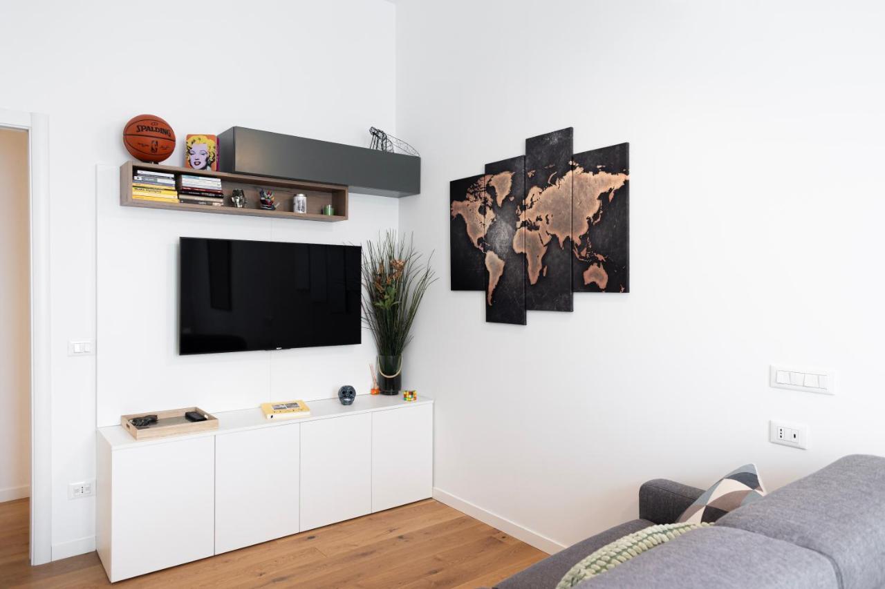 Elegante Bilocale In De Angeli - Piazzale Siena Apartment Milan Bagian luar foto