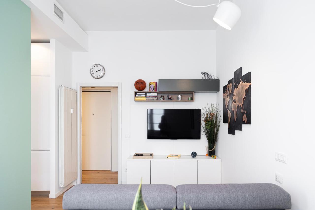 Elegante Bilocale In De Angeli - Piazzale Siena Apartment Milan Bagian luar foto